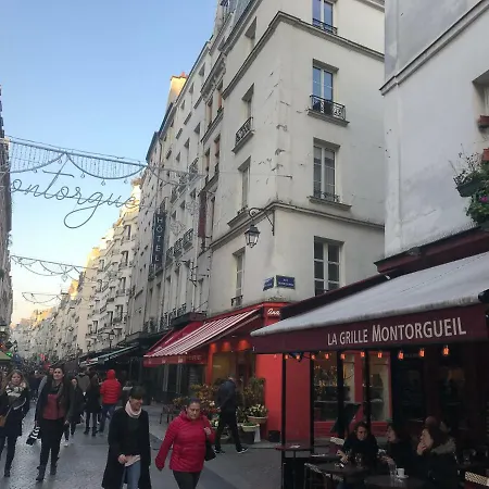 Apartment Quartier Montorgueil, Voie Pietonne, Dans Un Immeuble Du Xveme *
