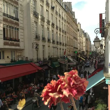 Quartier Montorgueil, Voie Pietonne, Dans Un Immeuble Du Xveme