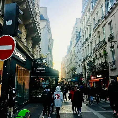 Appartement Quartier Montorgueil, Voie Pietonne, Dans Un Immeuble Du Xveme