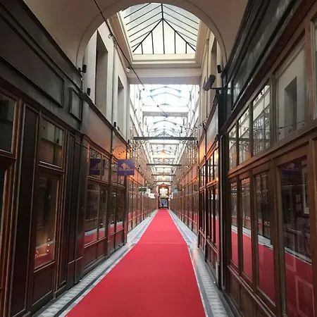Quartier Montorgueil, Voie Pietonne, Dans Un Immeuble Du Xveme Appartement