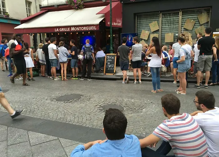 Quartier Montorgueil, Voie Pietonne, Dans Un Immeuble Du Xveme * Париж