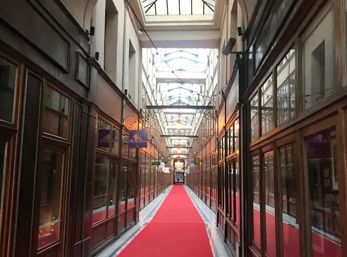 Quartier Montorgueil, Voie Pietonne, Dans Un Immeuble Du Xveme Апартаменты